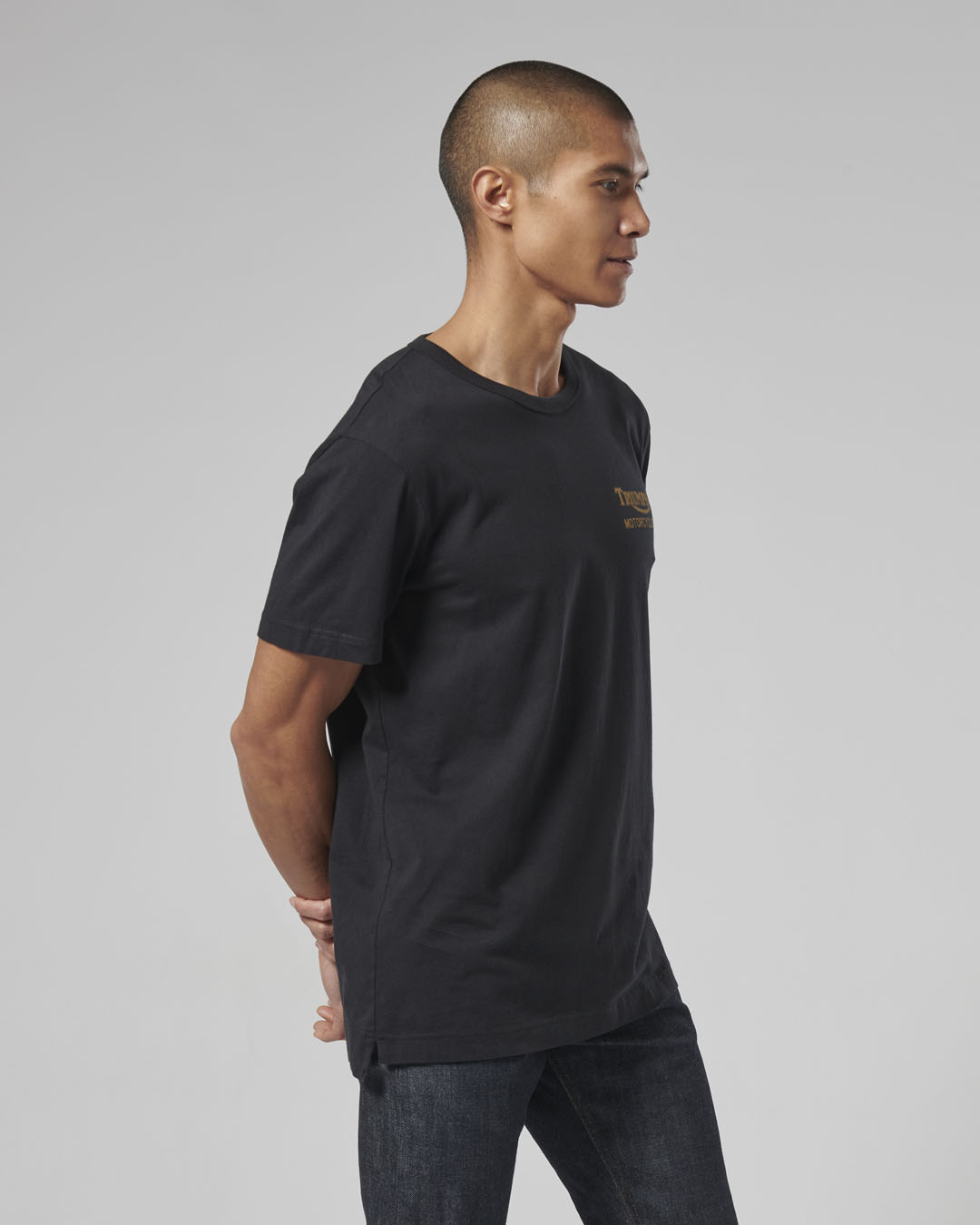 in | Schwarz Adcote Grafik-T-Shirt Rückenprint Lifestyle Triumph mit
