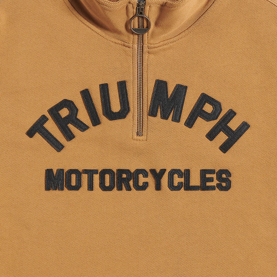 【RONRON】24F/W★SHIRRING WIND JUMPER Ribble Quarter Zip Logo Sweatshirt in Fawn | Triumph Heritage