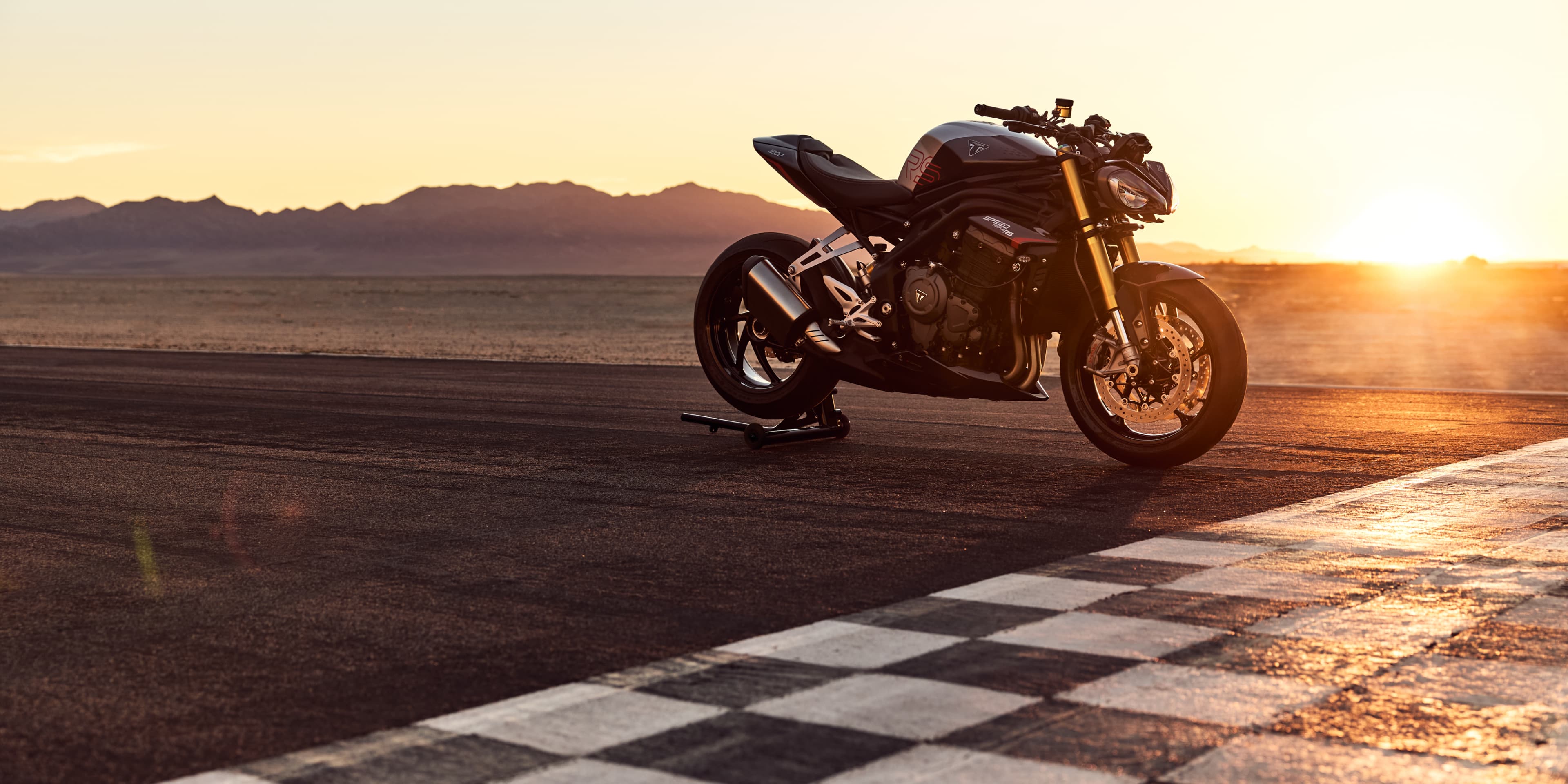 OE_SpeedTriple1200RS_MY25_00063_JP_esqdle