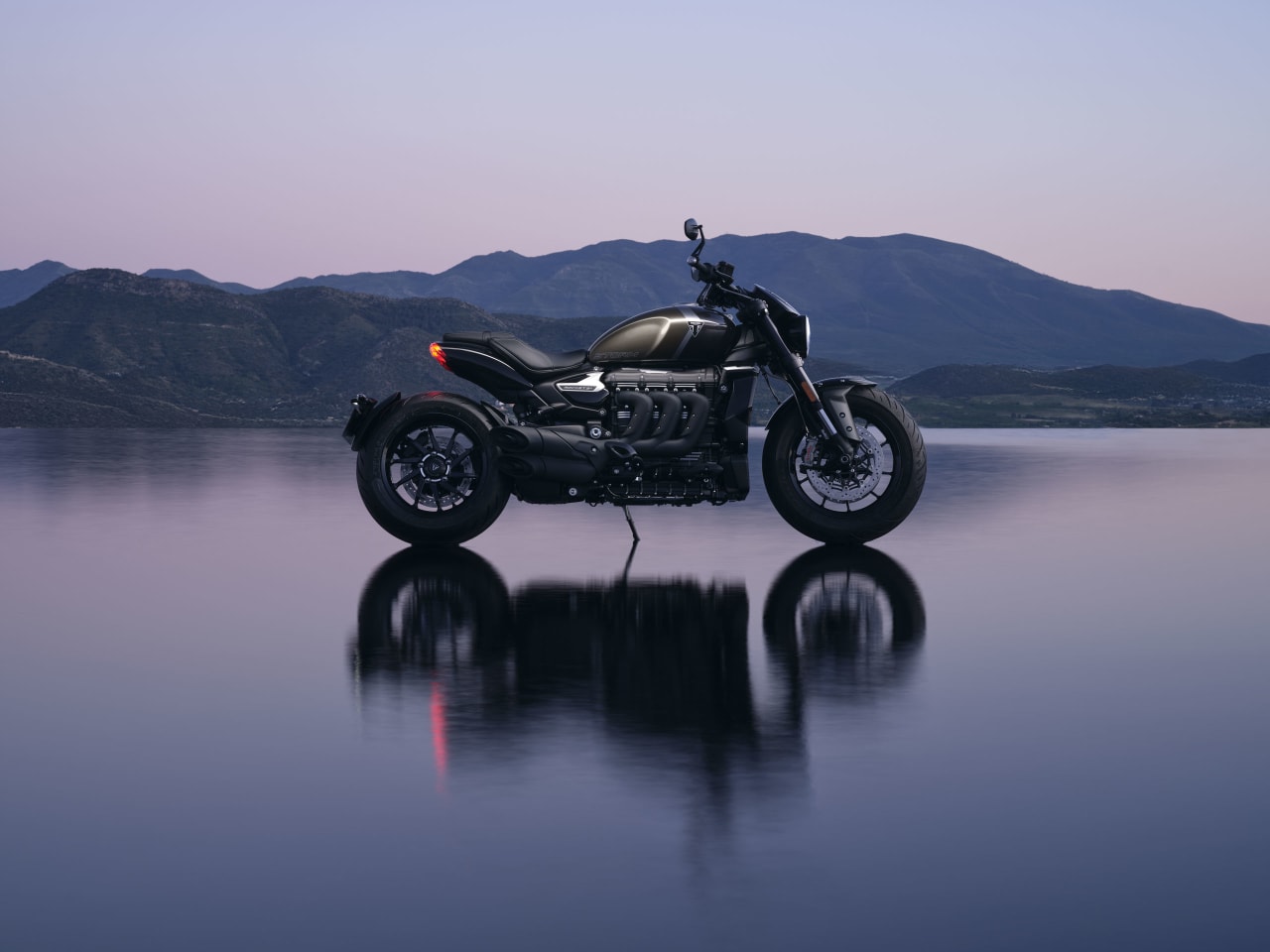 トライアンフモーターサイクル | 2027年モデルの新色が登場