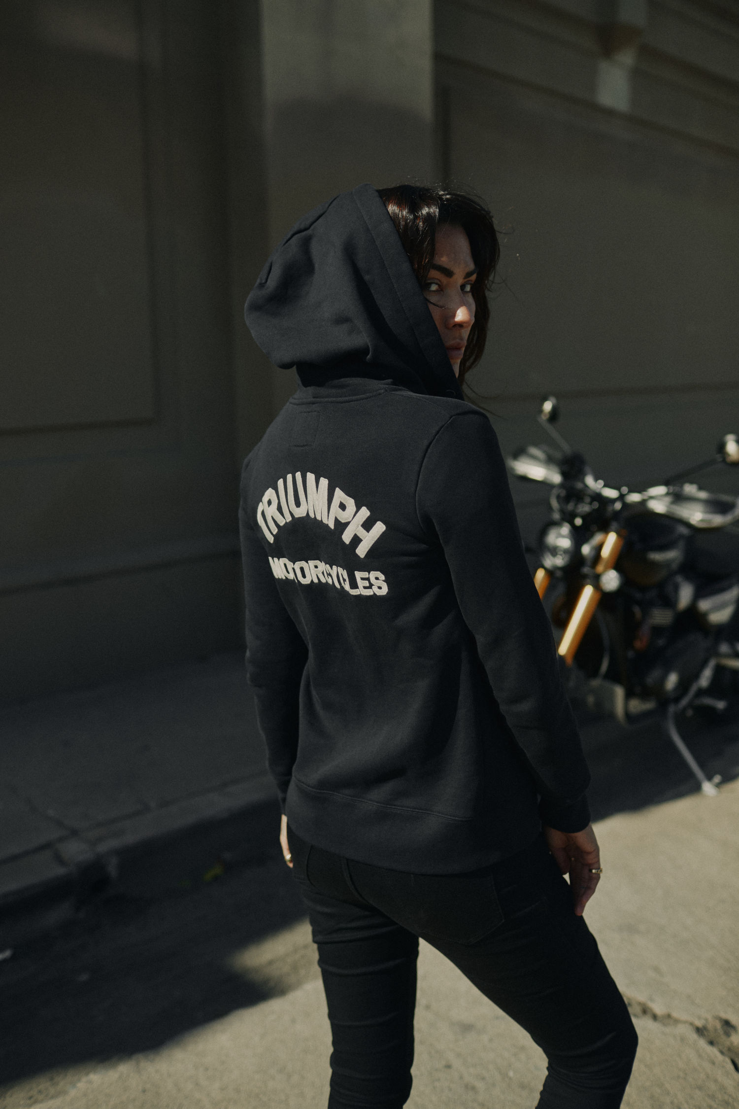 Sweat à Capuche Noir Femme Kappa Belle Slim | Espace des marques Sweat à Capuche Noir Femme Kappa Belle Slim | Espace des marques