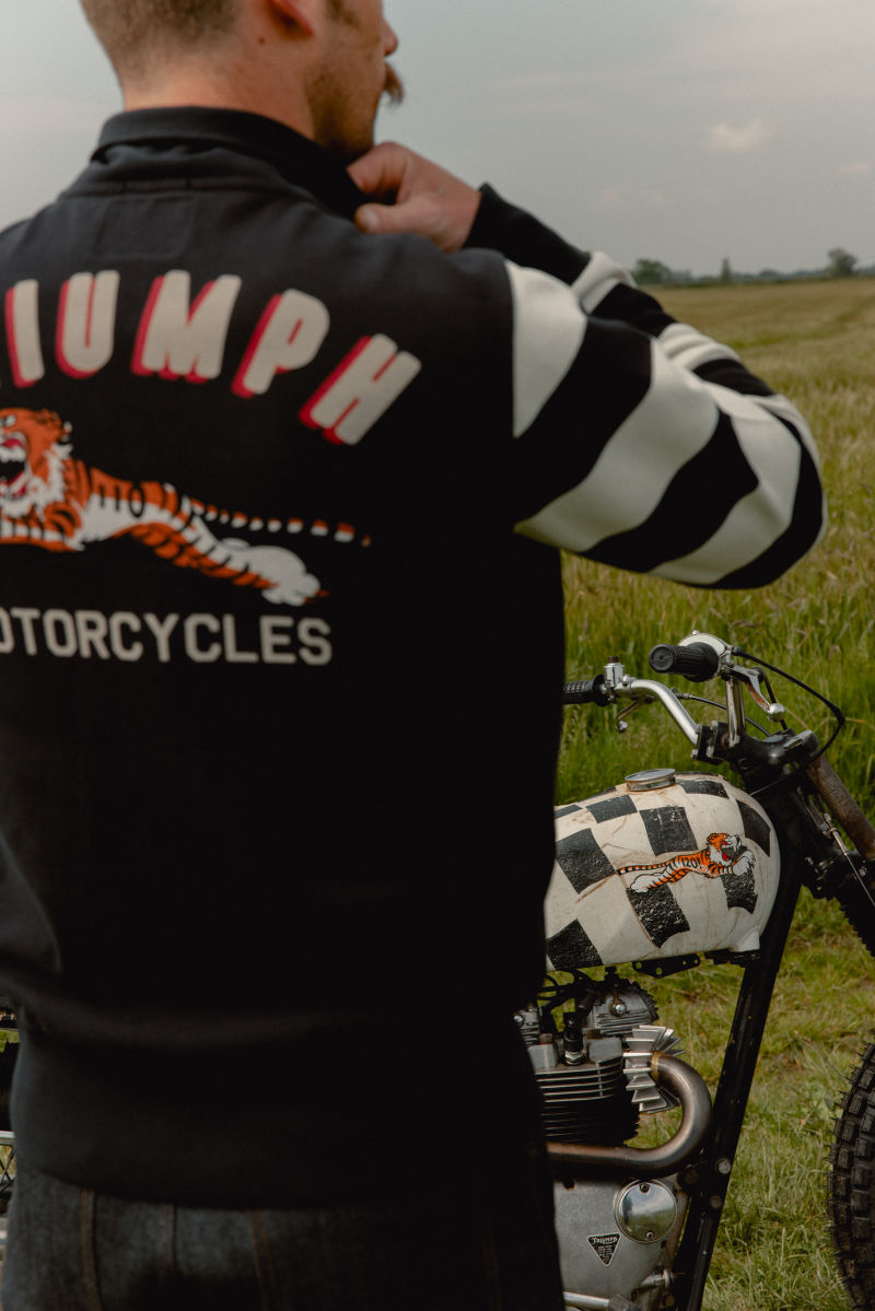 Trophy Quarter Zip Sweatshirt in Schwarz und Elfenbeinfarben | Triumph  Heritage