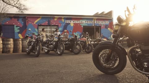 Triumph renova linha de motocicletas com novas opções de cores para o mercado brasileiro  