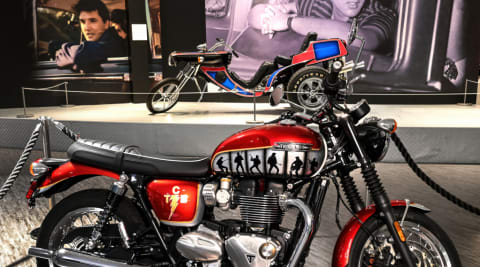 Unique-Presley-Triumph-Motorcycle-And-Gibson-Les-Paul-Guitar-Raise-Thousands-For-Charity-1