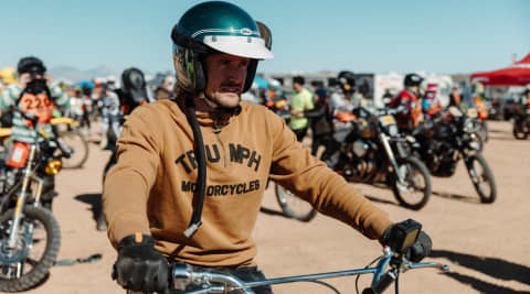 Biltwell 100 Gille racing his Triumph Motorcycle