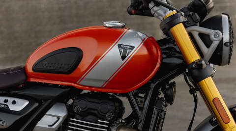 Triumph Scrambler 400 X in Baja Orange tank