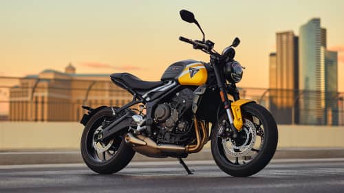 Triumph Trident 660 in cosmic yellow and sapphire black in urban setting