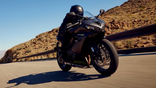 Triumph Daytona 660 in Satin Granite and Satin Jet Black
