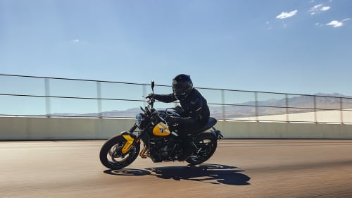 Triumph Trident 660 in Cosmic Yellow