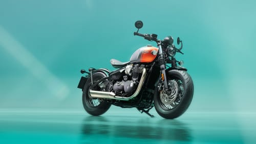 Stationary Triumph Bonneville Bobber in Matt Graphite and Matt Baja Orange