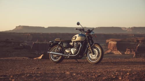 Triumph Bonneville T120 on dusty terrain