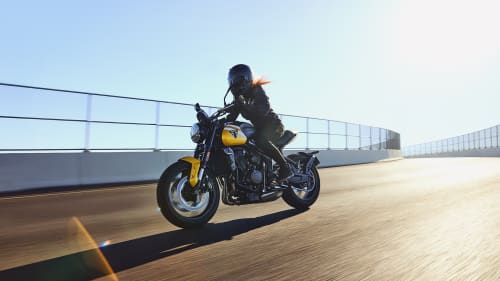 Triumph Trident 660 in Cosmic Yellow