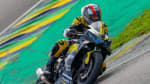Etapa em São Paulo reforça protagonismo da marca britânica no motociclismo nacional