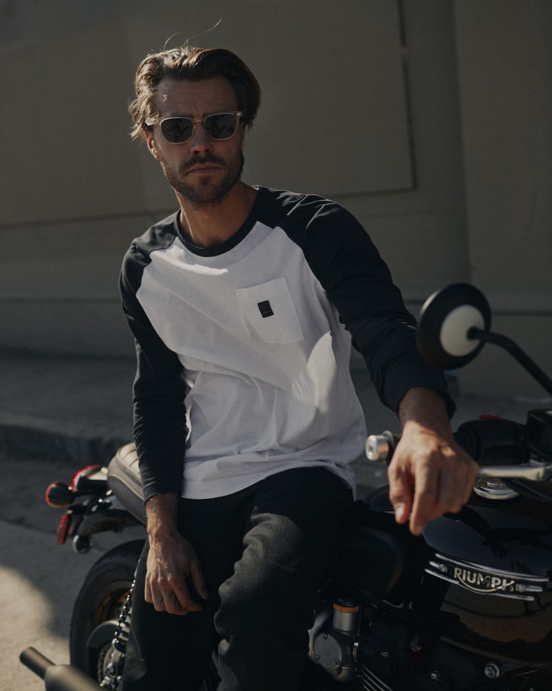 Blackwell contrast sleeve tee in white and black