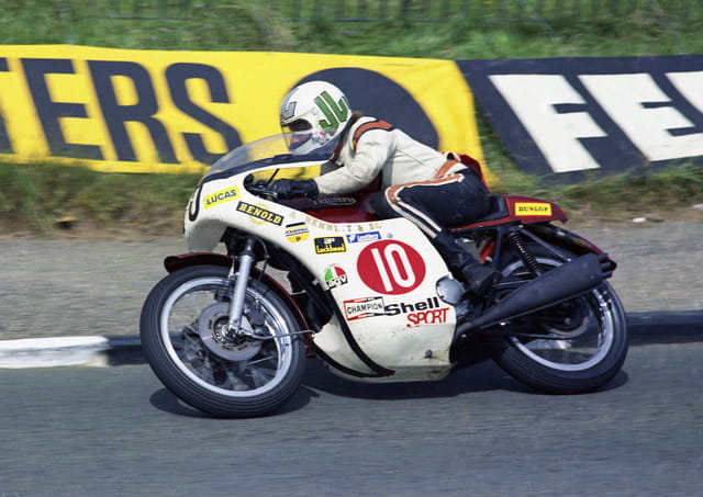 1974 5-1 : Slippery Sam, Mick Grant winning the 1974 Production TT