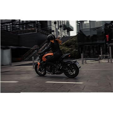 https://media.triumphmotorcycles.co.uk/image/upload/f_auto/q_auto/sitecoremedialibrary/media-library/images/central%20marketing%20team/christmas%20page%202023/under-seat-usb-charger-770-x-770small.jpg