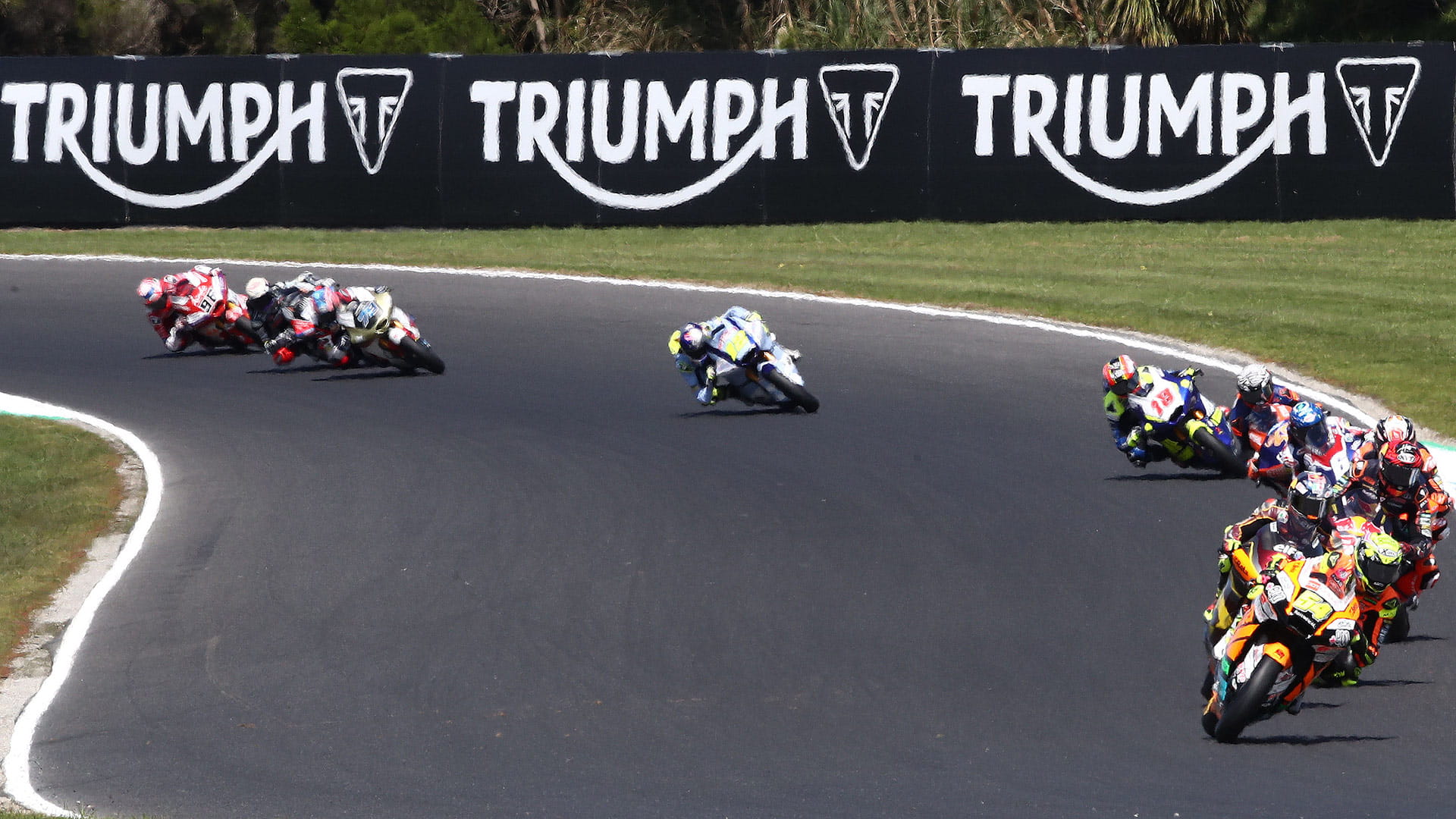 O vídeo mais incrível que eu já vi sobre corridas de motos. 