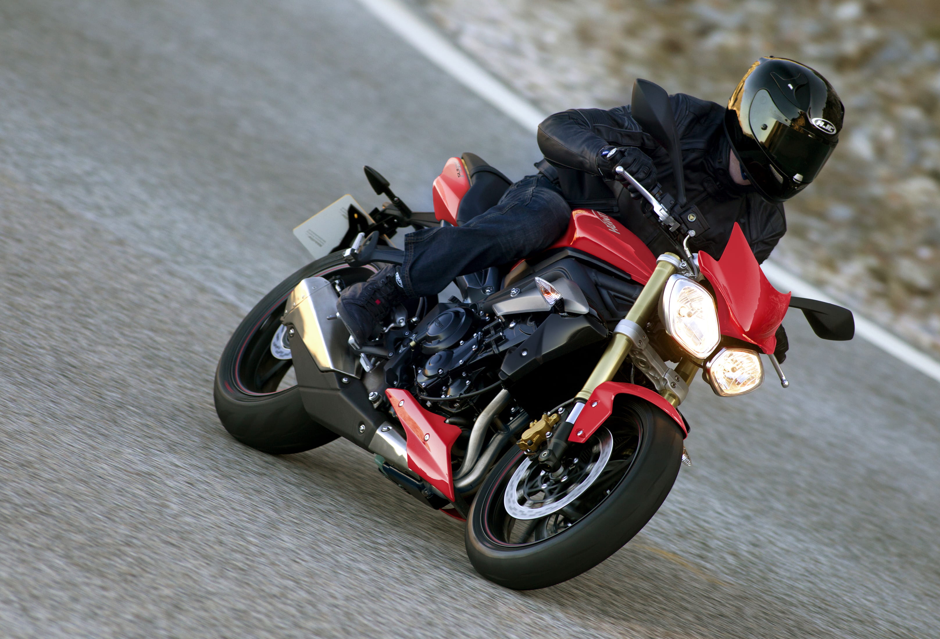 Triumph street online triple r a2