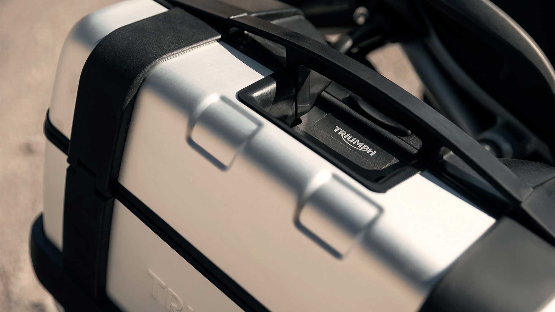 2022 Triumph Tiger 1200 luggage)