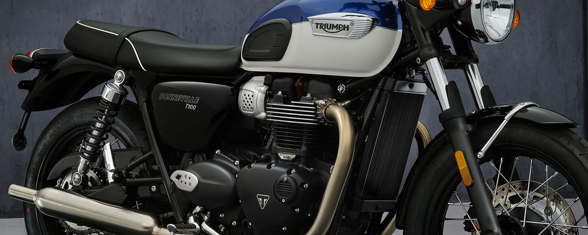 Triumph 2021 Bonneville T100)