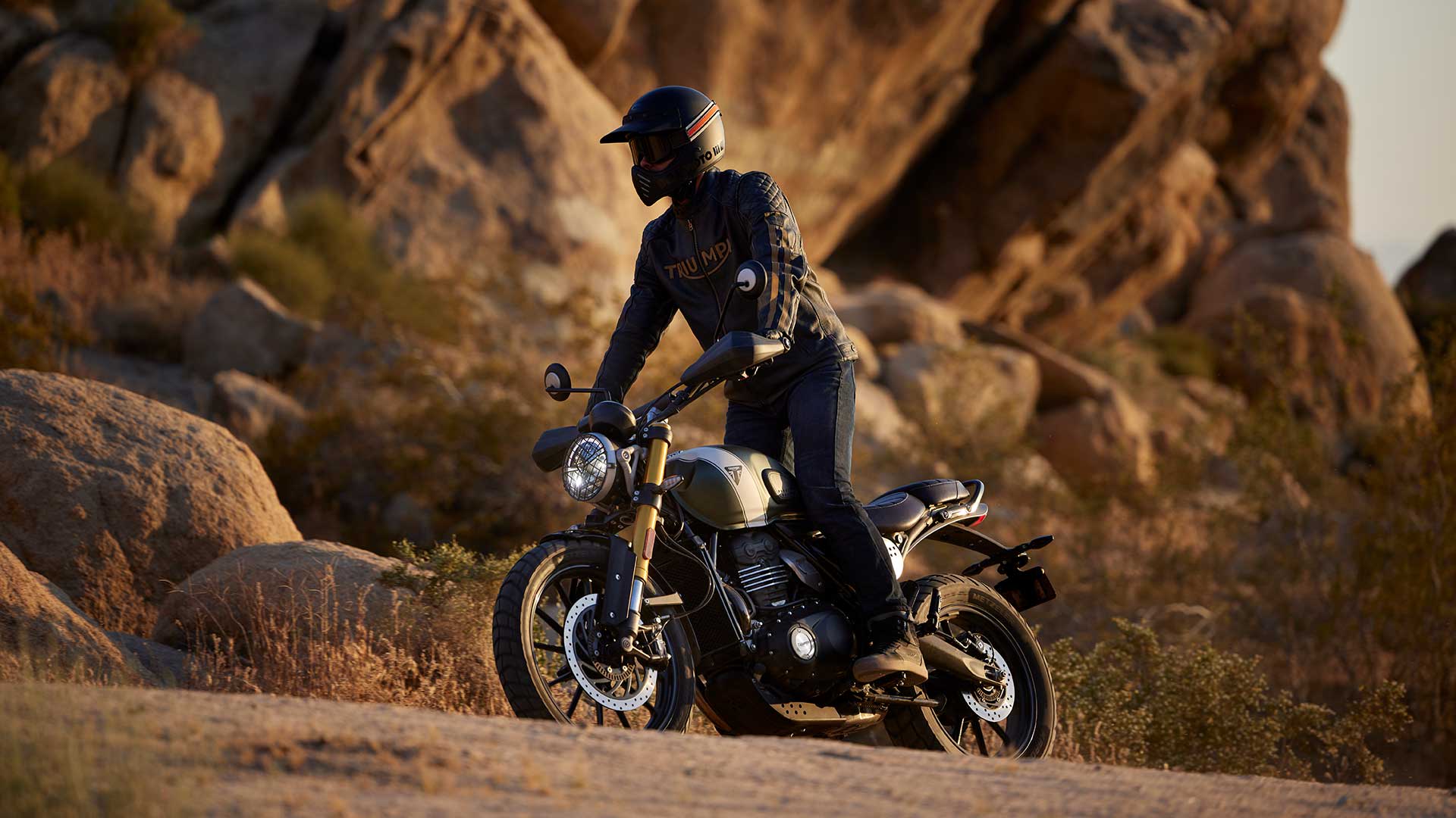 Triumph Scrambler 400 X riding off road