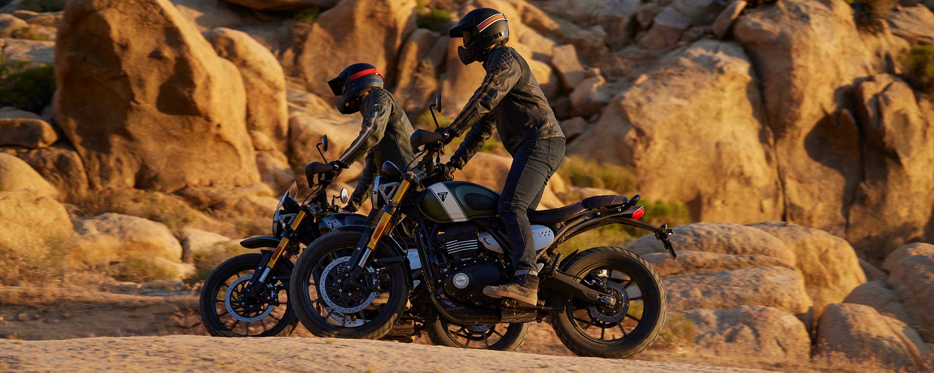 Triumph Scrambler 400 X riding off road)