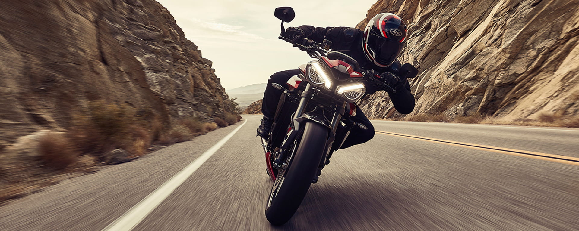 Triumph Street Triple 765 RS)