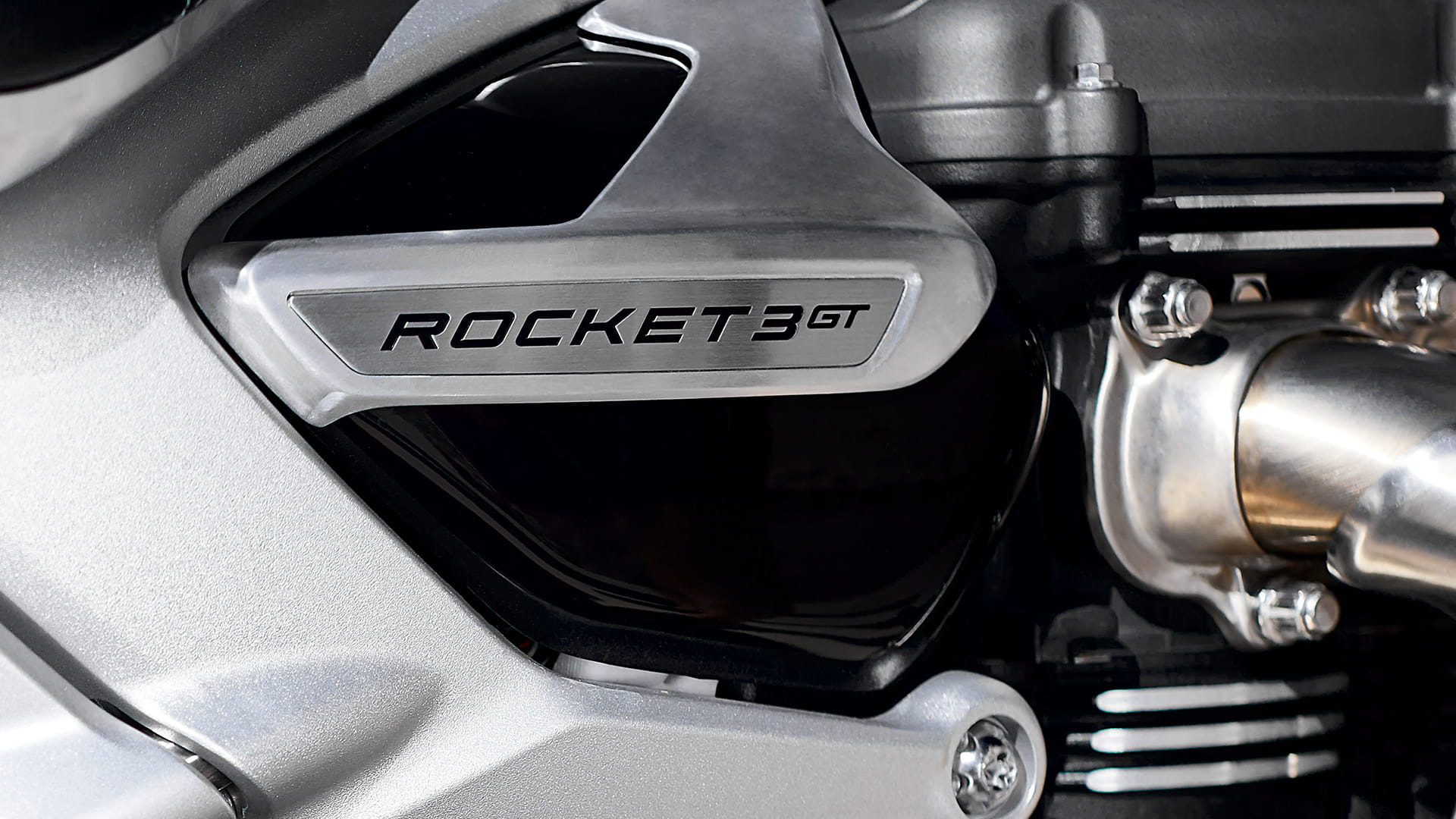 Close-up shot of the class-defining finish of the torque assist hydraulic clutch on the Triumph Rocket 3 GT