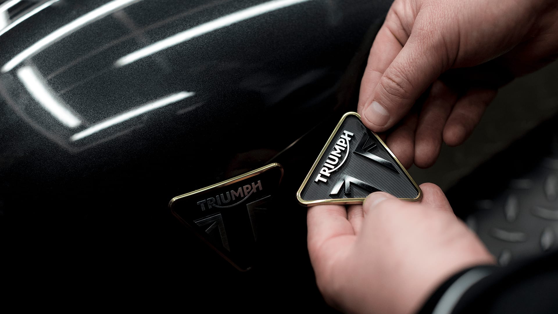 Triumph Thruxton TFC gold detailing and badging