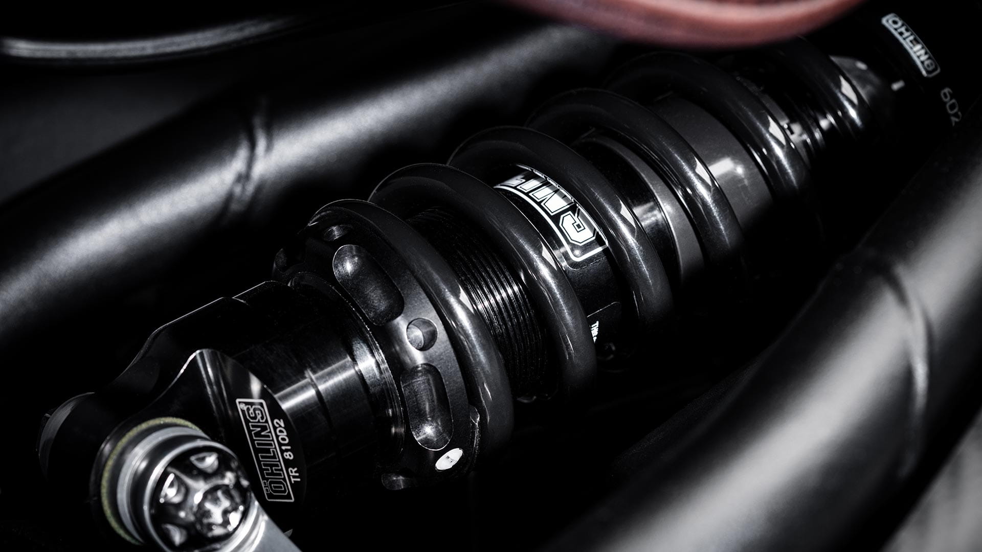 Close-up shot of the Triumph Bobber TFC's premium Öhlins rear suspension