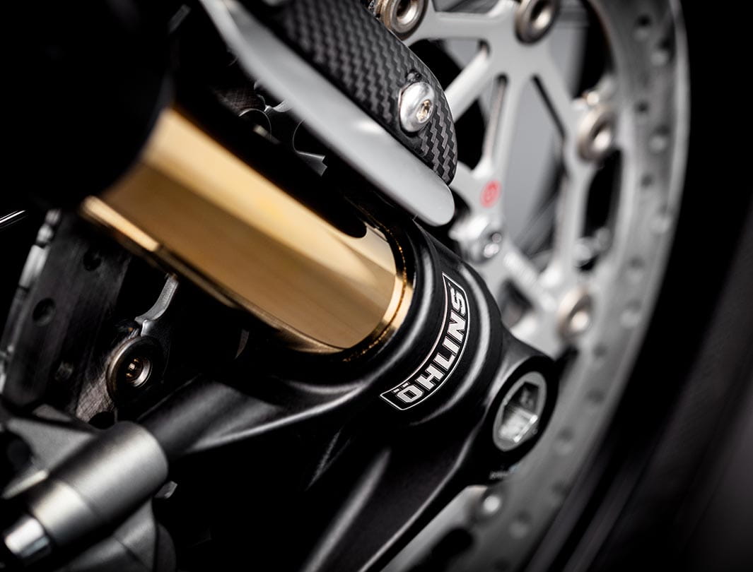 Close-up shot of the Triumph Bobber TFC's premium Öhlins front suspension