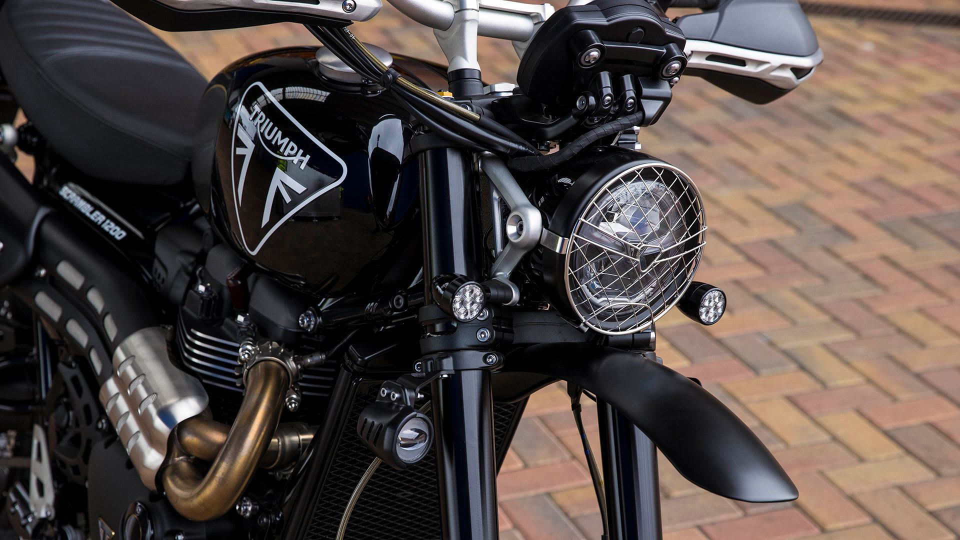 Triumph Scrambler 1200 Bond Edition close up