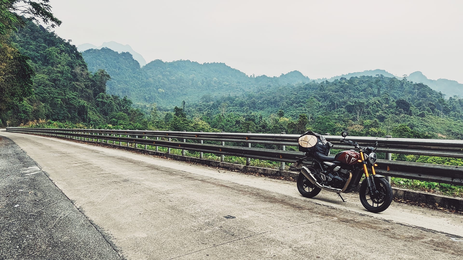 Weronika Kwapisz Travelling around Asia with a Triumph Speed 400