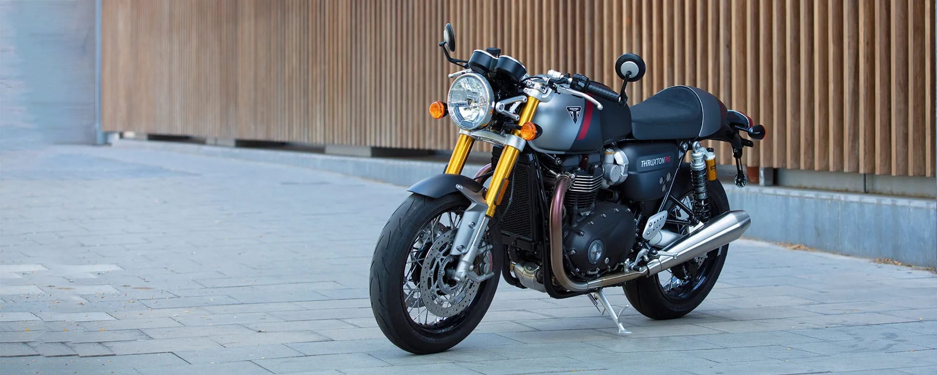 Triumph Thruxton RS)