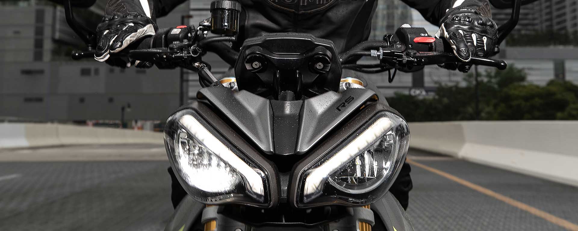 Triumph Speed triple 1200 RS reviews)