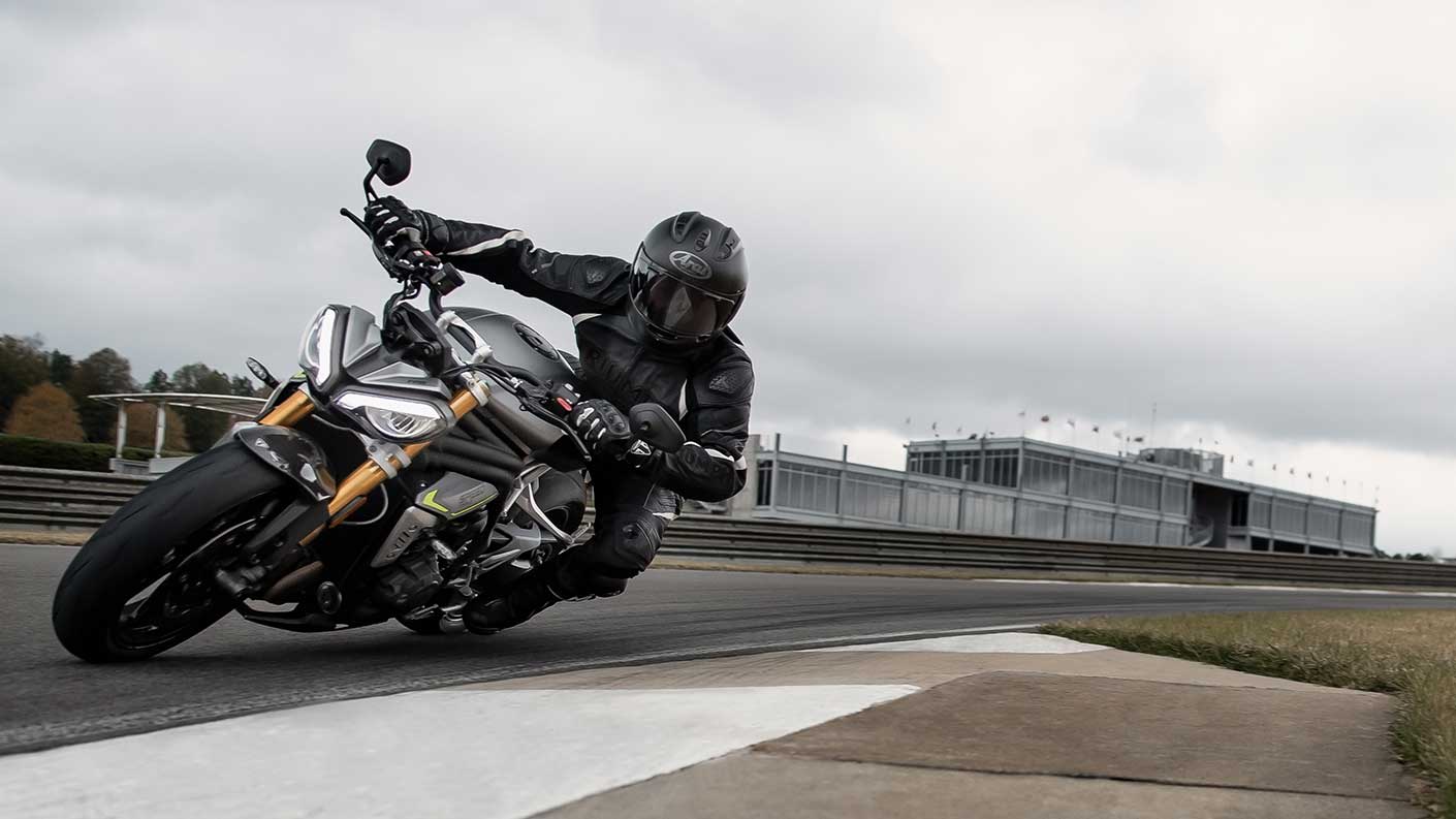 Triumph Speed triple 1200 RS reviews