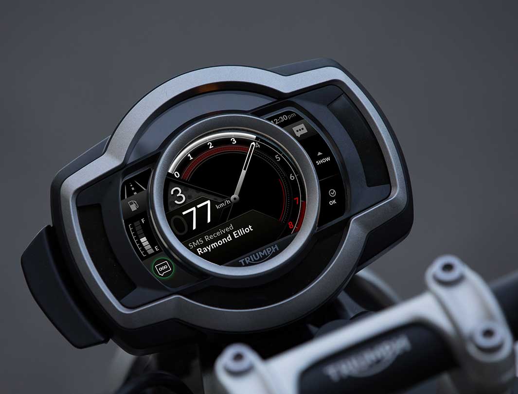 Triumph TFT Connectivity showing the integration mobile phone on a Scrambler 1200 display
