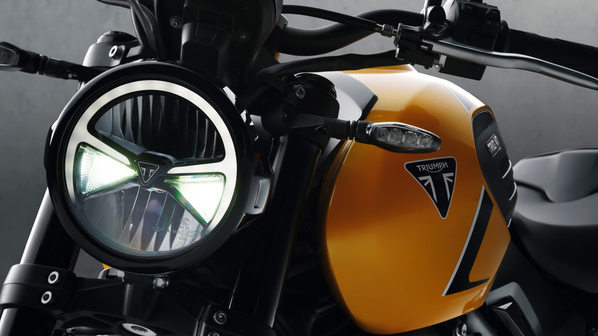 トライアンフ 660シリーズヘッダー