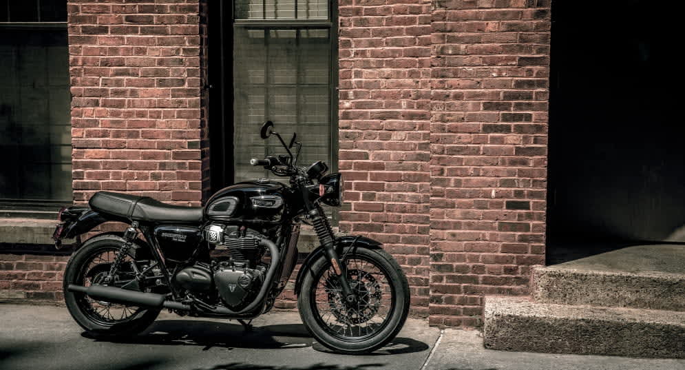 Bonneville T100 Black static sideshot