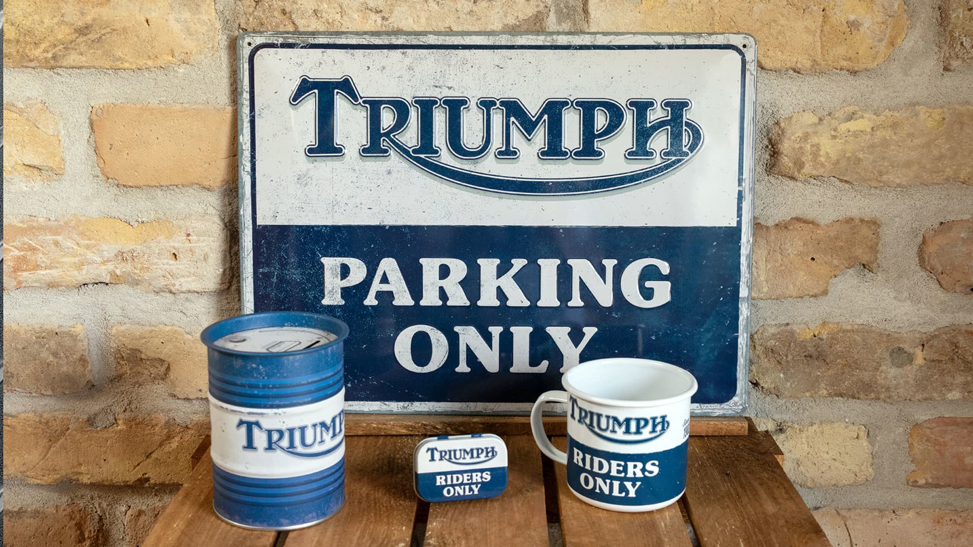 Triumph Nostalgic Art merchandise blue