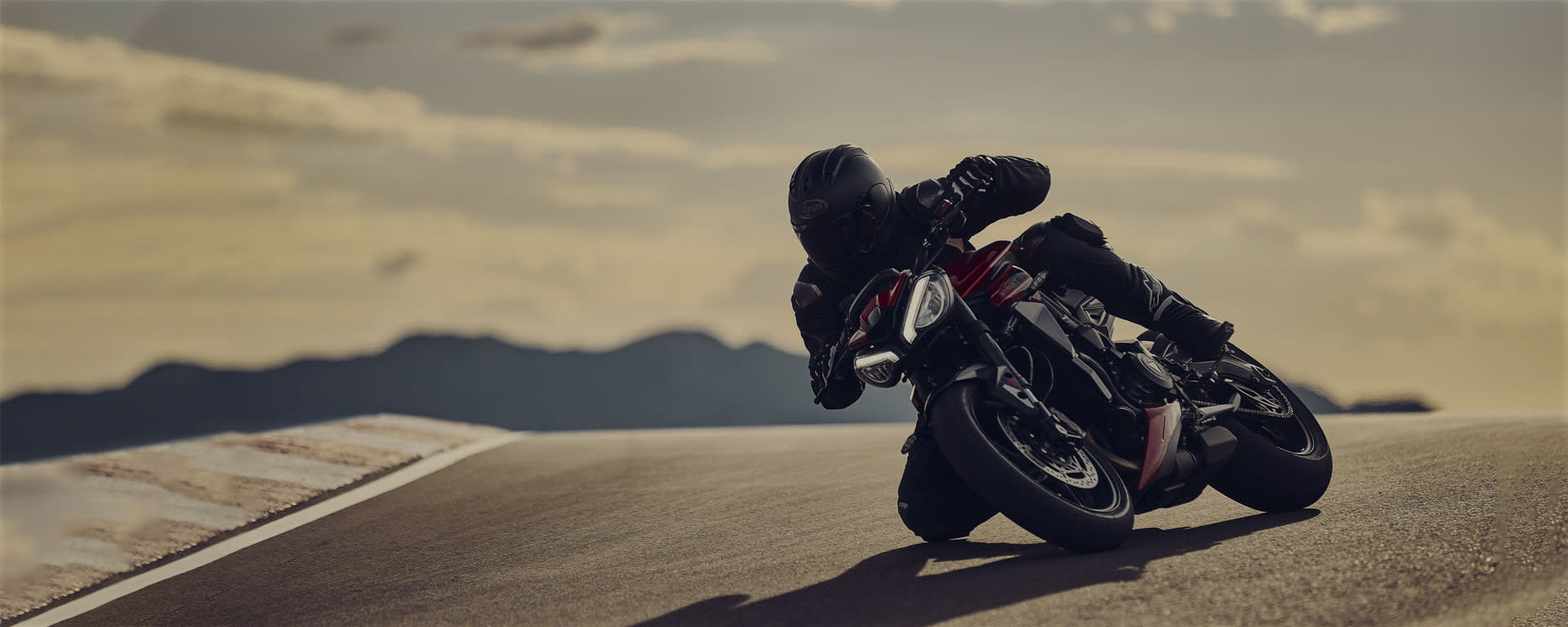 Triumph Street Triple 765 RS)