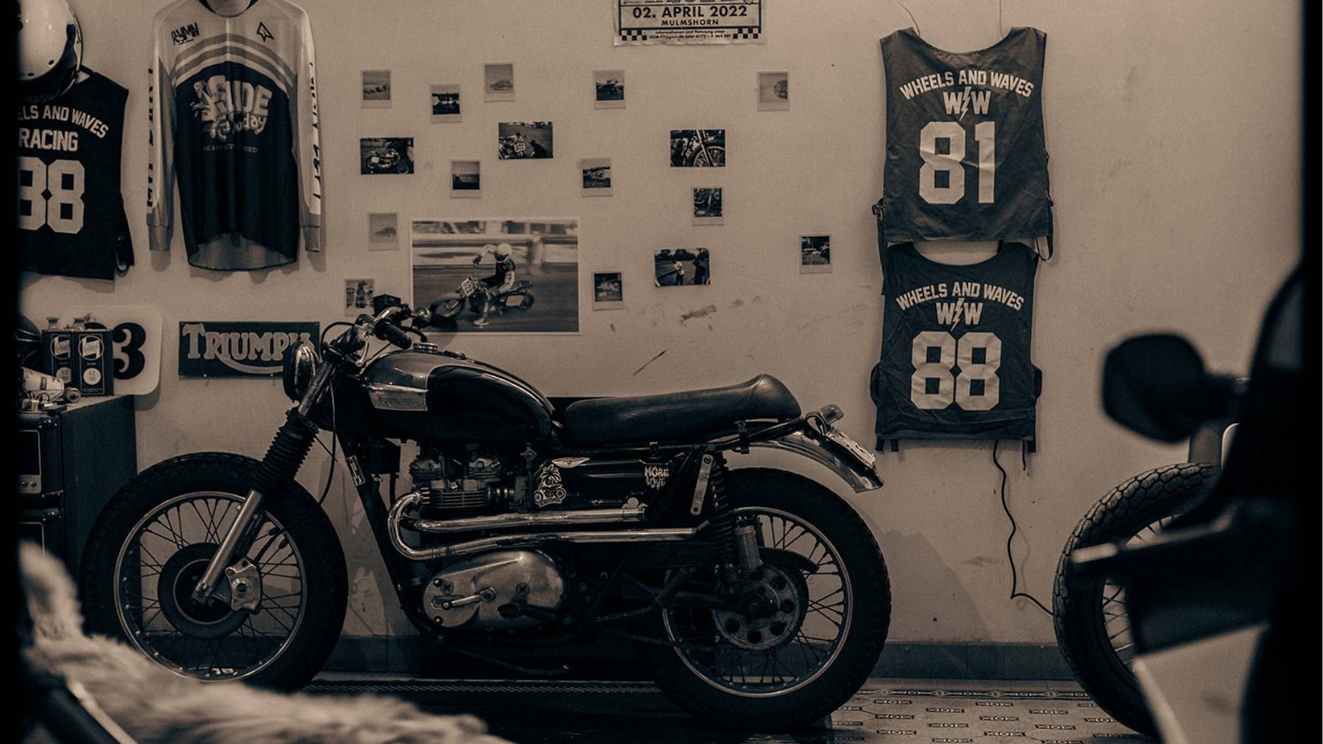 Racing Wall Image