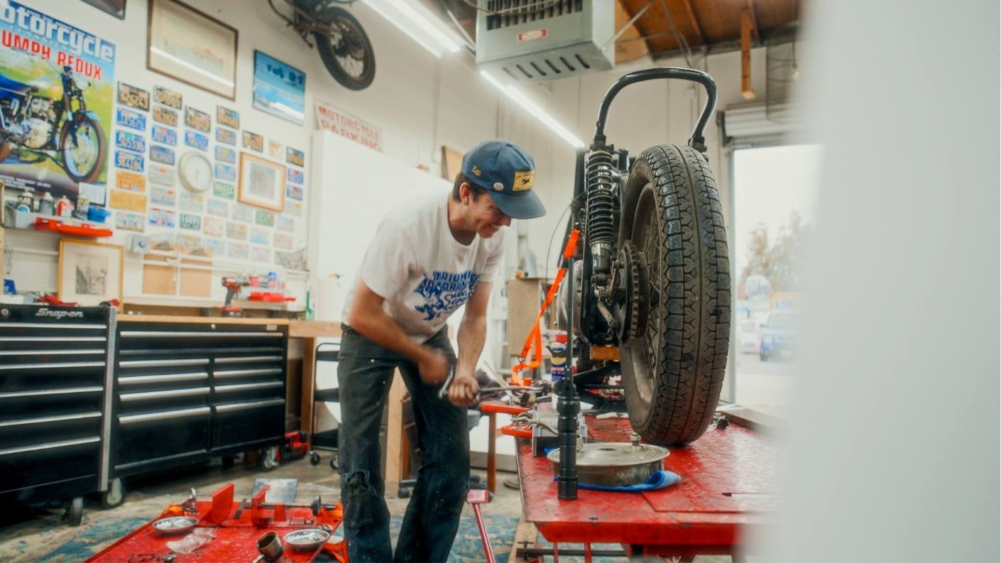 Elliot Delapré in Le Hanger 23 working on Triumph Bike frame