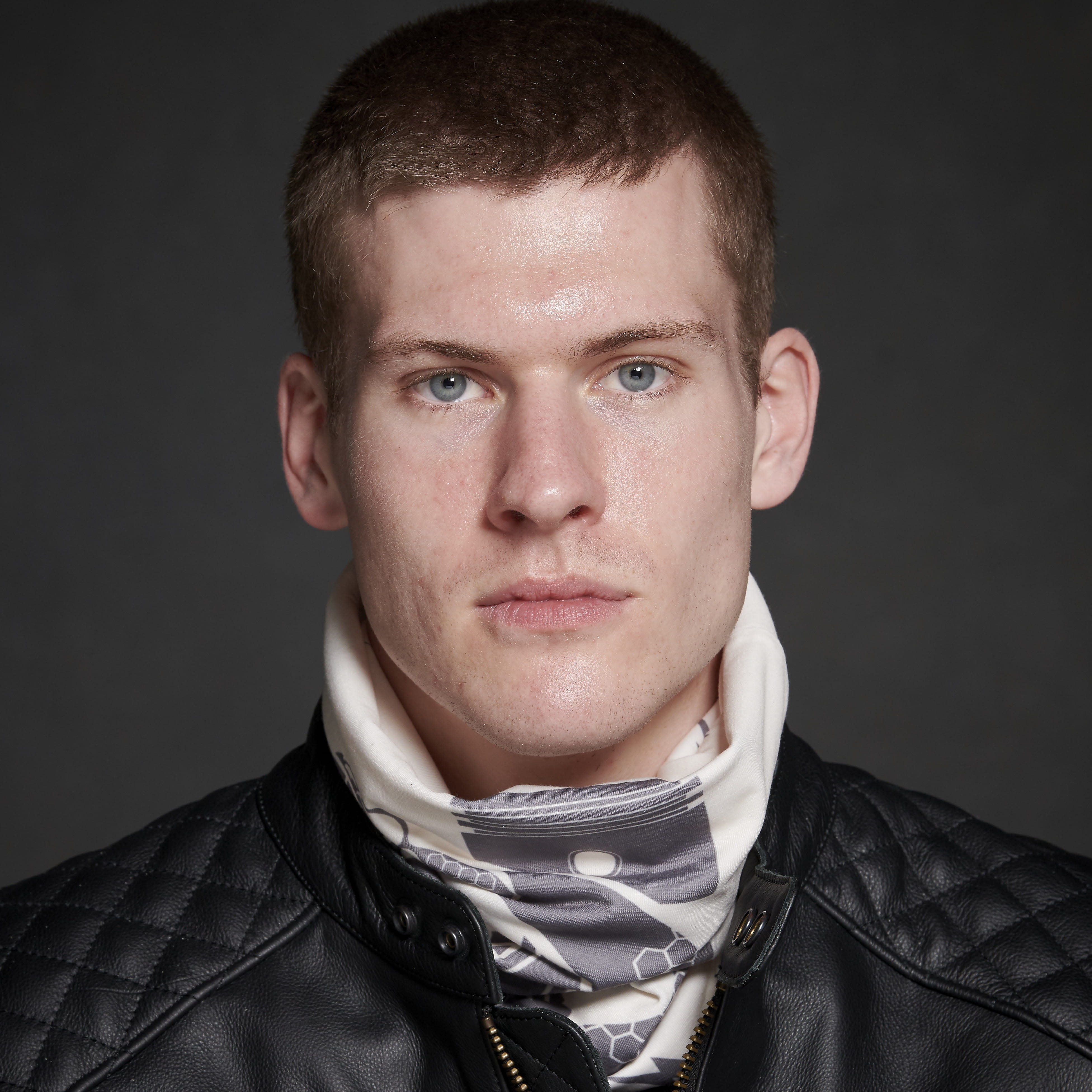Venom Reversible Neck Tube in Bone and Charcoal