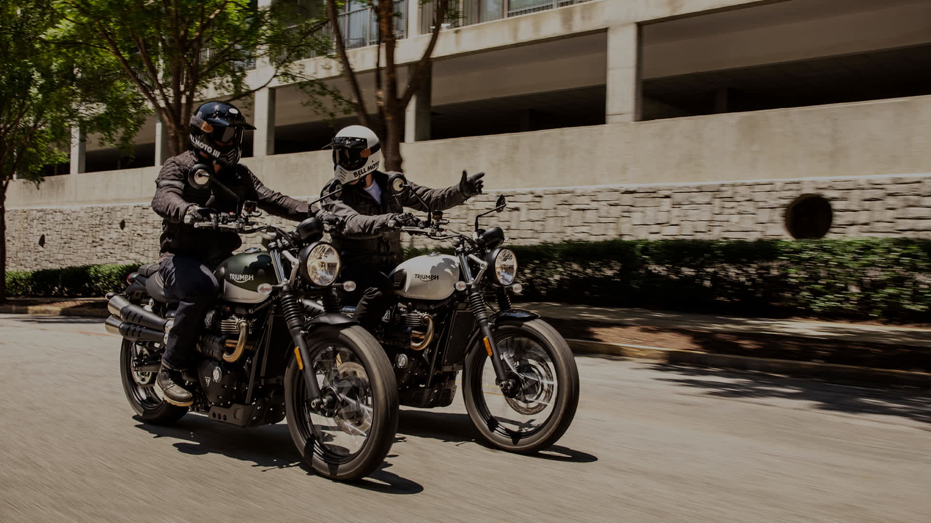 Triumph Street Scrambler in der Stadt