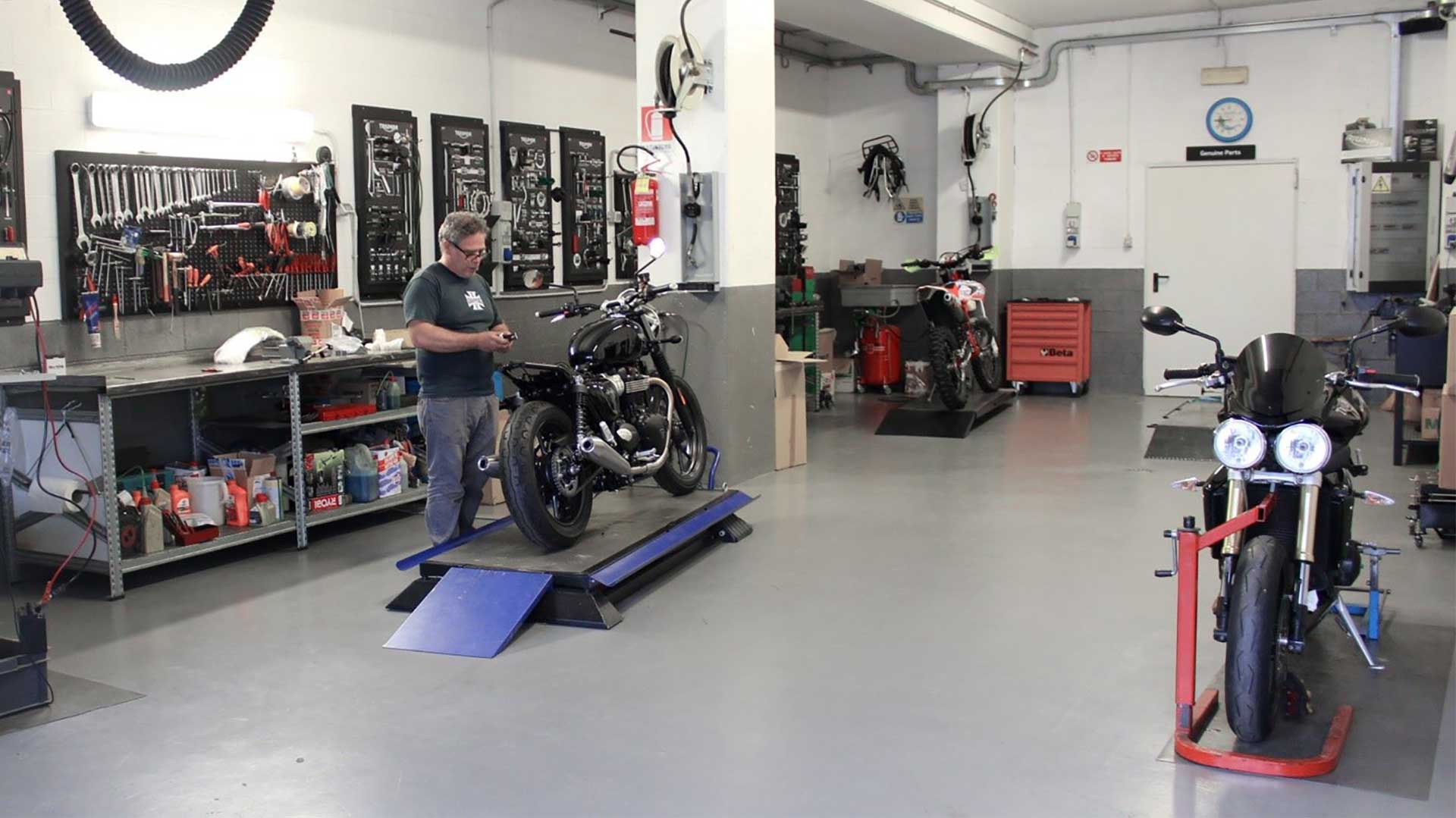 Triumph motorcycles dealership in Cuneo