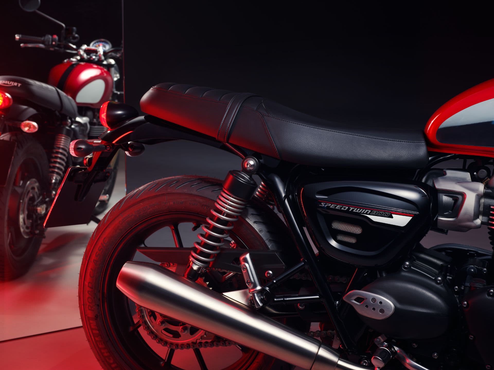 SpeedTwin900ChromeEdition-Tank1