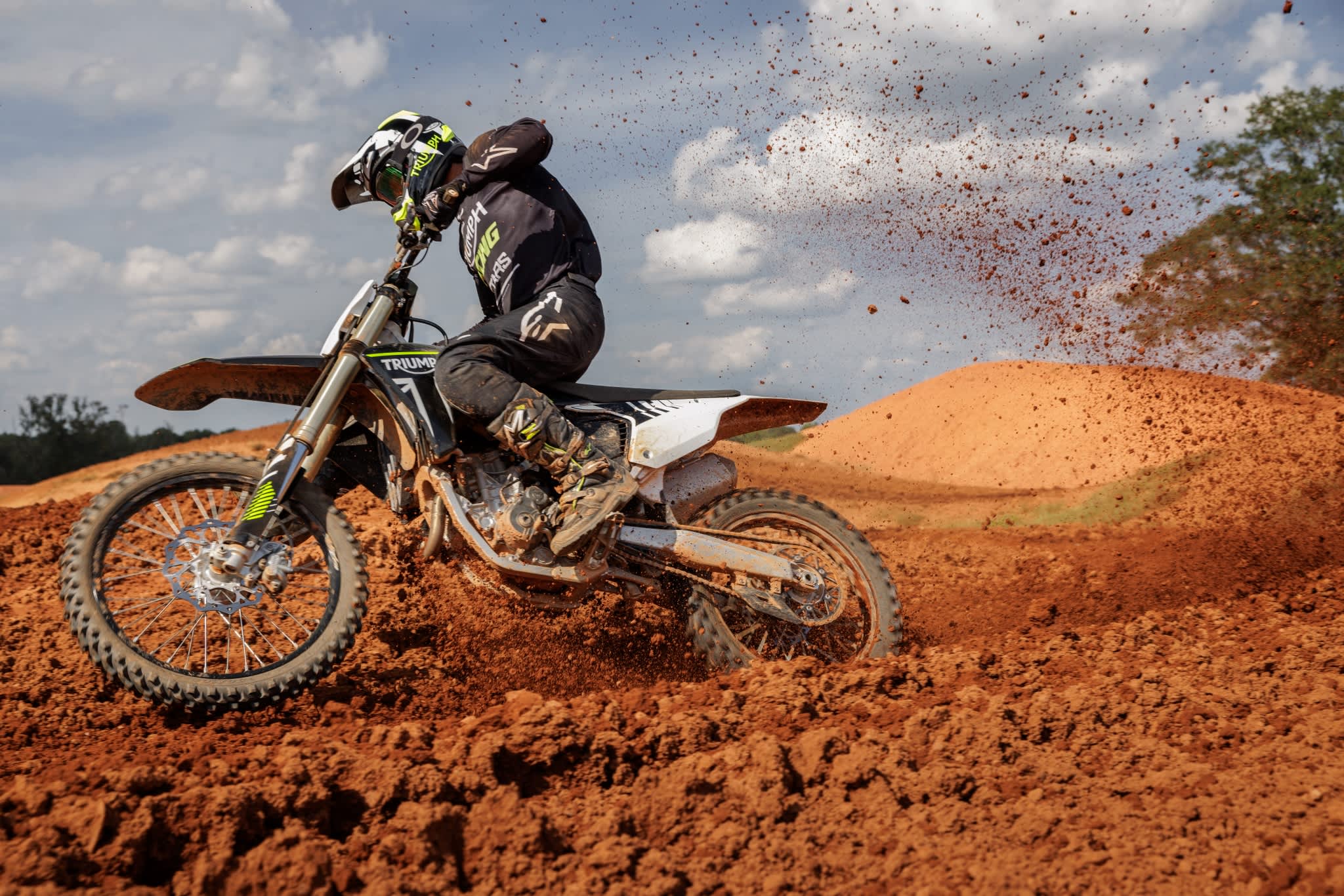 トライアンフから遂に「新型TF 250-Xを発表」のお知らせ | For