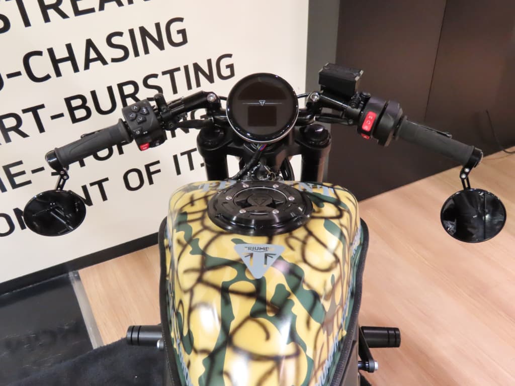 おひとつのみ！ 限定価格！z900rs サイドカバー｜パーツ