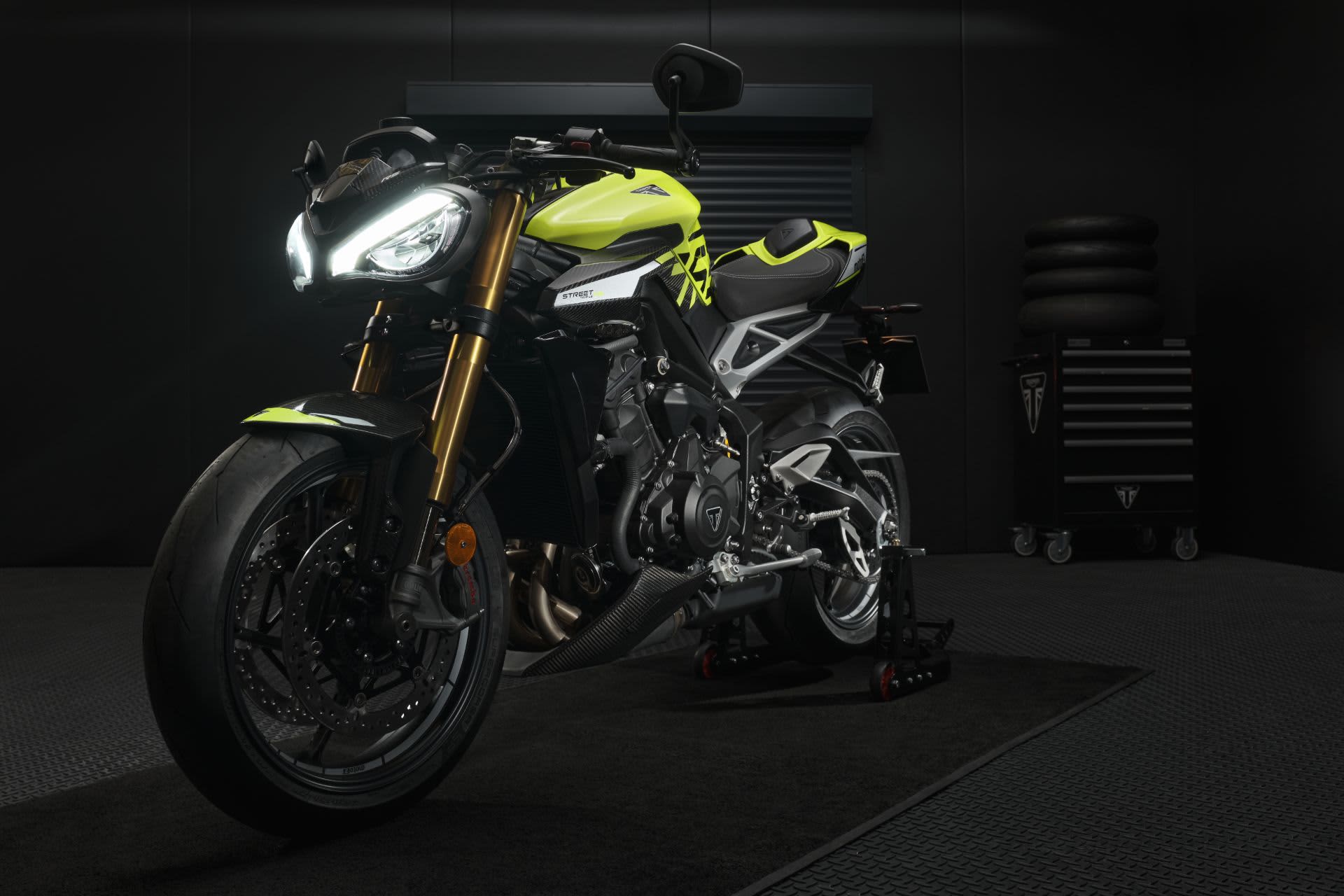 StreetTriple_Moto2_MY23_DSCF9677